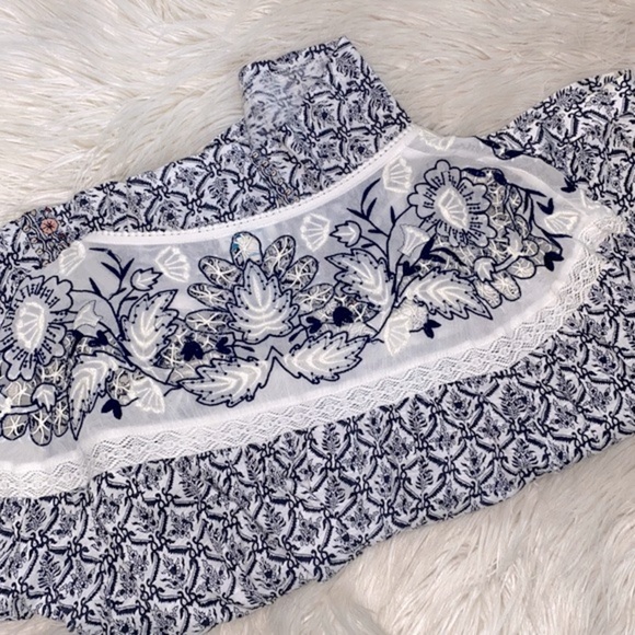 Sundance embroidered top size large - Picture 9 of 9